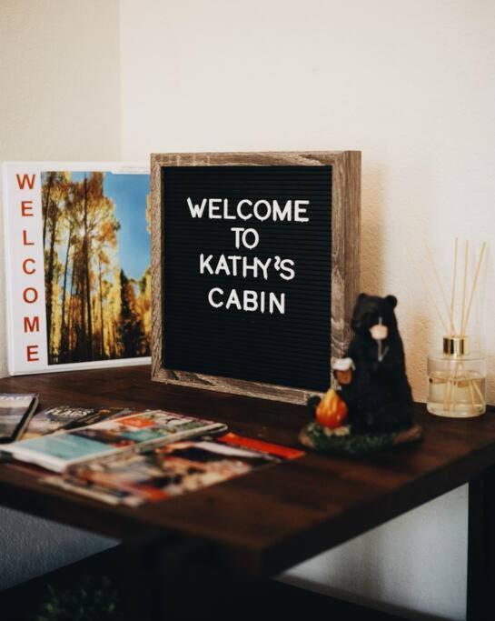 Kathys Cabin, King Bed, Hot Tub, Near-Nau & Downtown Attractions, Perfect Year-Round Mountain Getaway Flagstaff Buitenkant foto